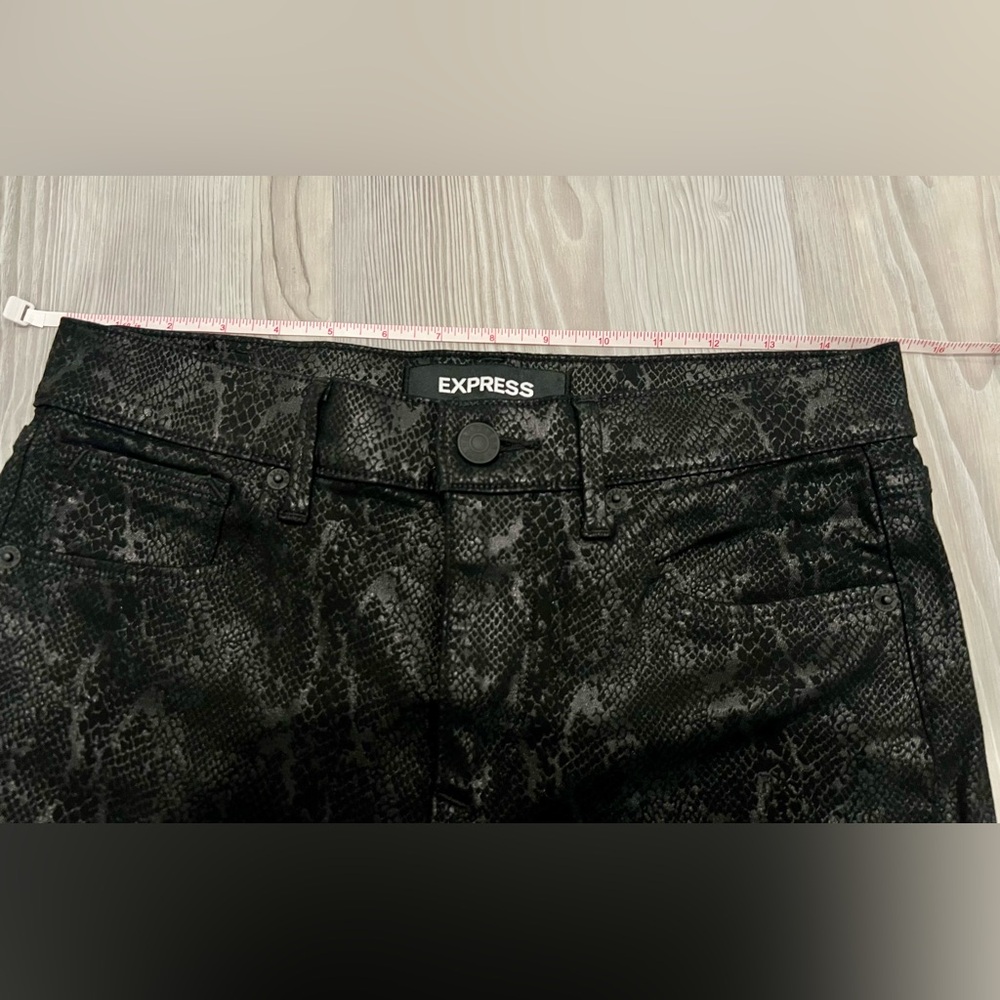 EXPRESS Women’s Black Ankle Legging Pants. Size 6S. EUC. - Picture 5 of 10